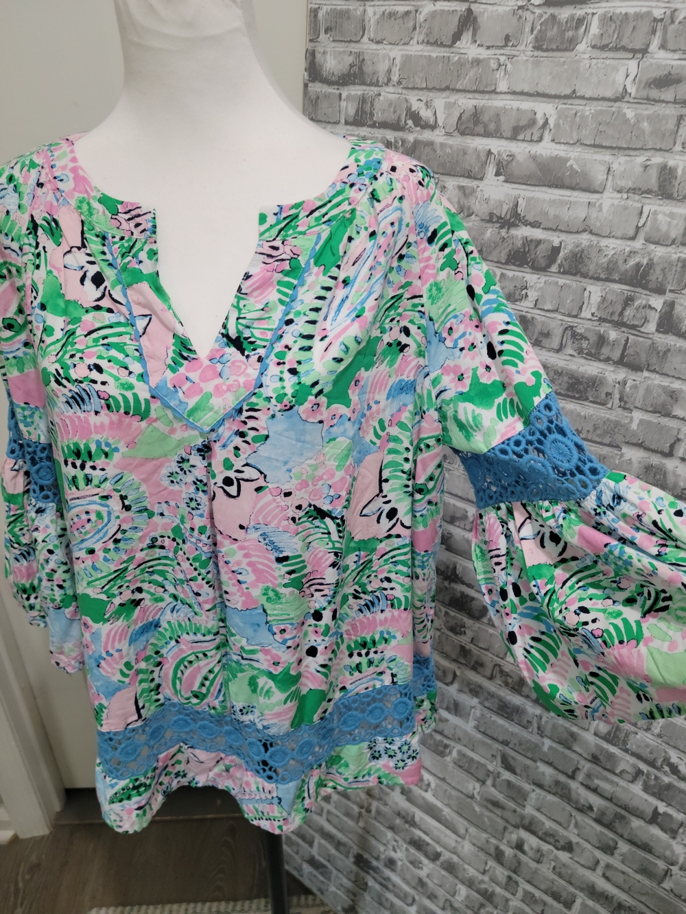 crown & ivy Boho Pastel Floral Crochet-Trim Tunic in Pink Green Blue Womens Sz L